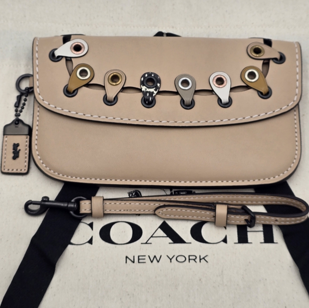 Coach Wristlet/ Wallet/ Clutch W/ Links, Beechwood